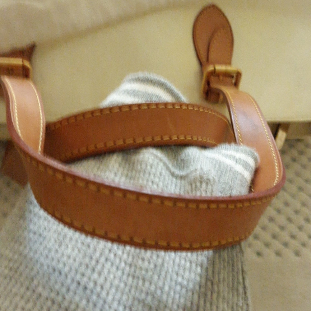 New LV tags still on, never used - Picture 5 of 8